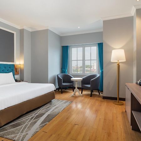 Luminor Hotel Palembang By Wh Free Massage 10 Minutes Экстерьер фото
