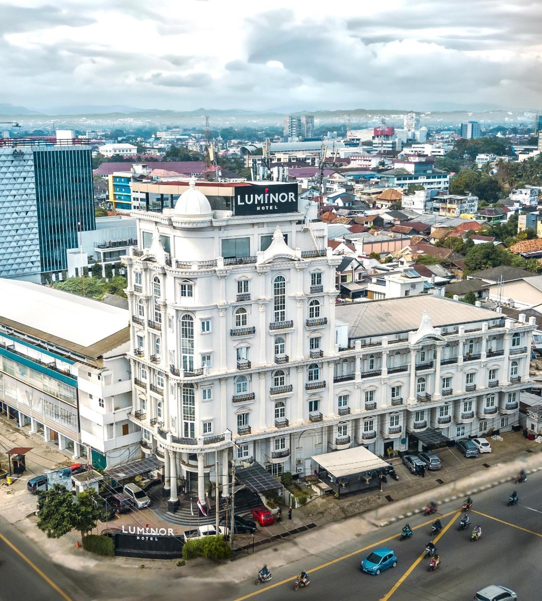 Luminor Hotel Palembang By Wh Free Massage 10 Minutes Экстерьер фото